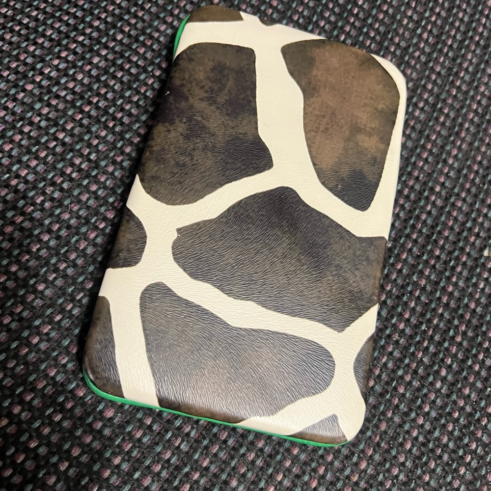 Giraffe Pattern Hard Case Wallet